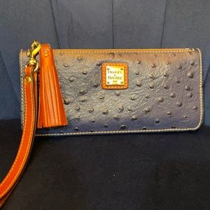 DOONEY & BOURKE blue wristlet wallet